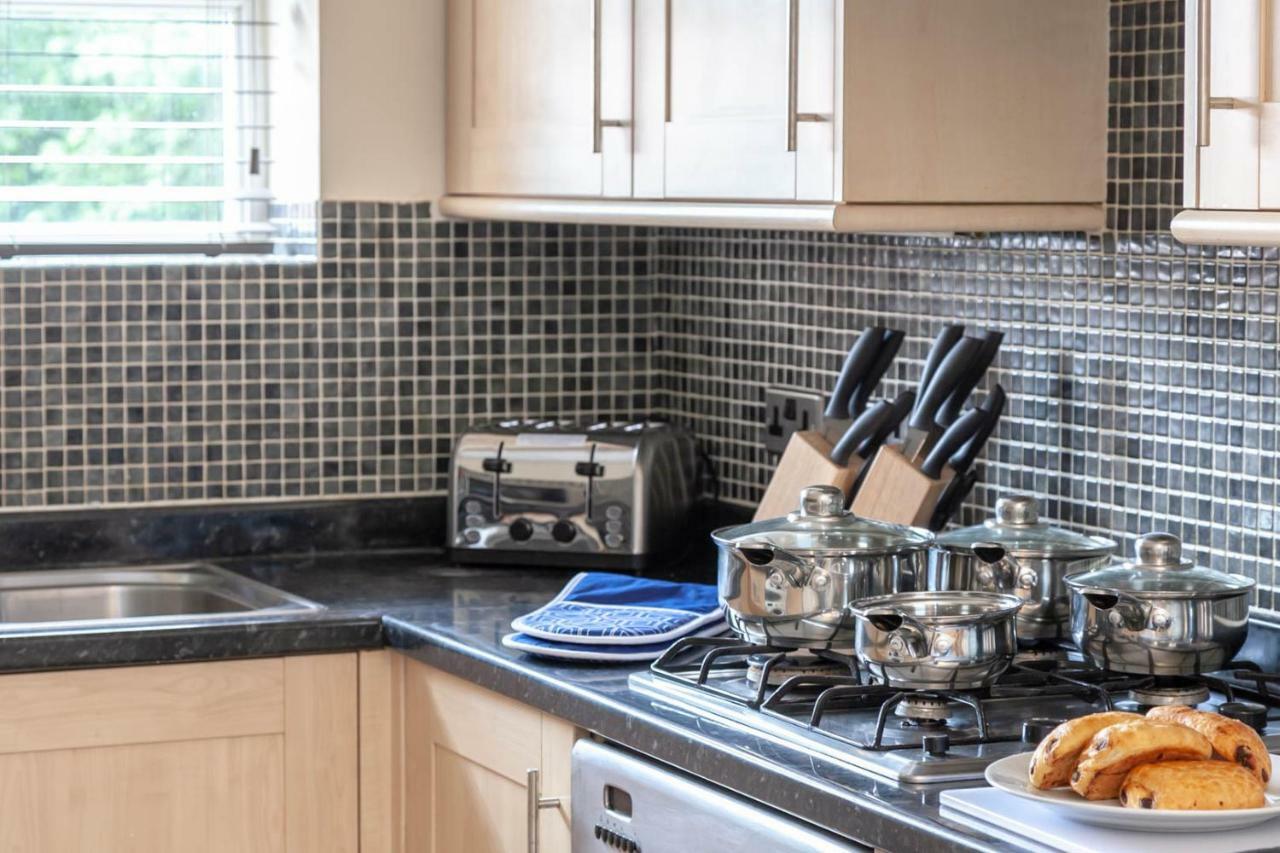 4 Bed Home, Driveway Parking Ideally Located In Latchford, Warrington - Executive St Marys House エクステリア 写真