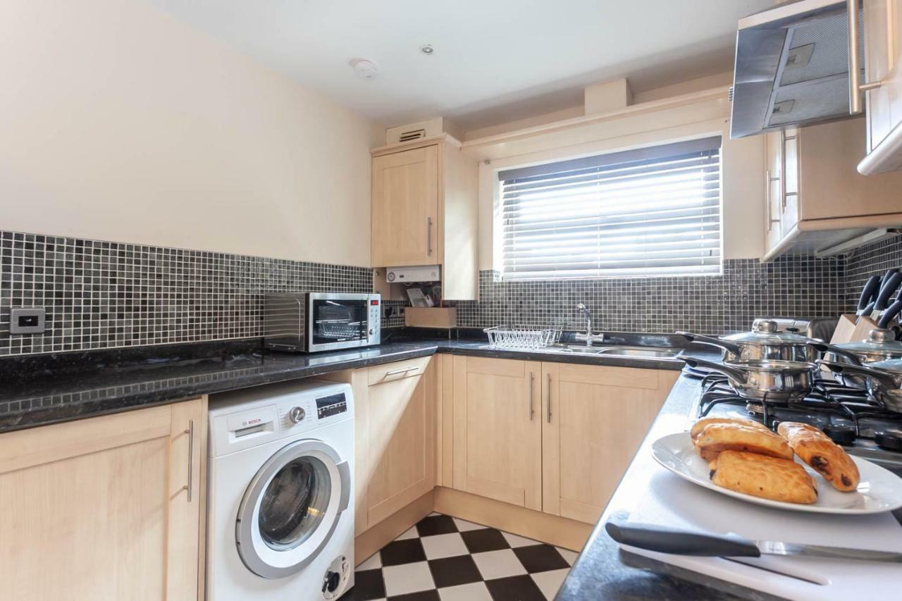4 Bed Home, Driveway Parking Ideally Located In Latchford, Warrington - Executive St Marys House エクステリア 写真