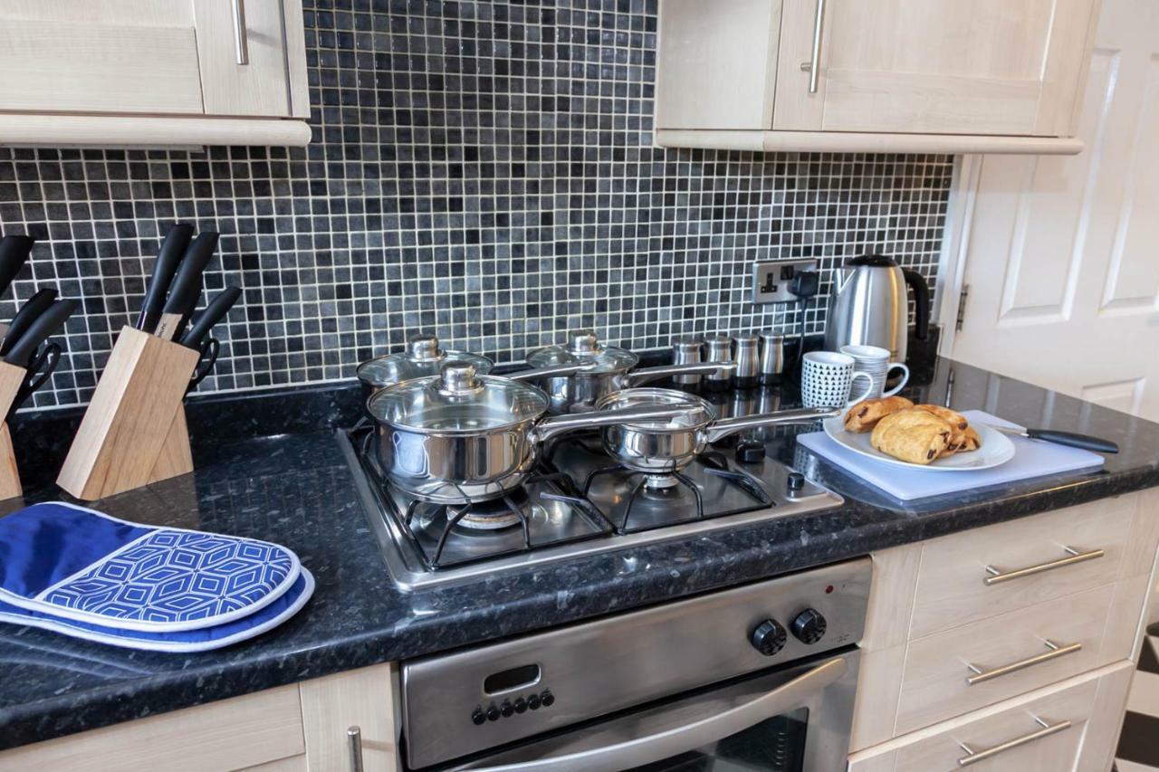 4 Bed Home, Driveway Parking Ideally Located In Latchford, Warrington - Executive St Marys House エクステリア 写真
