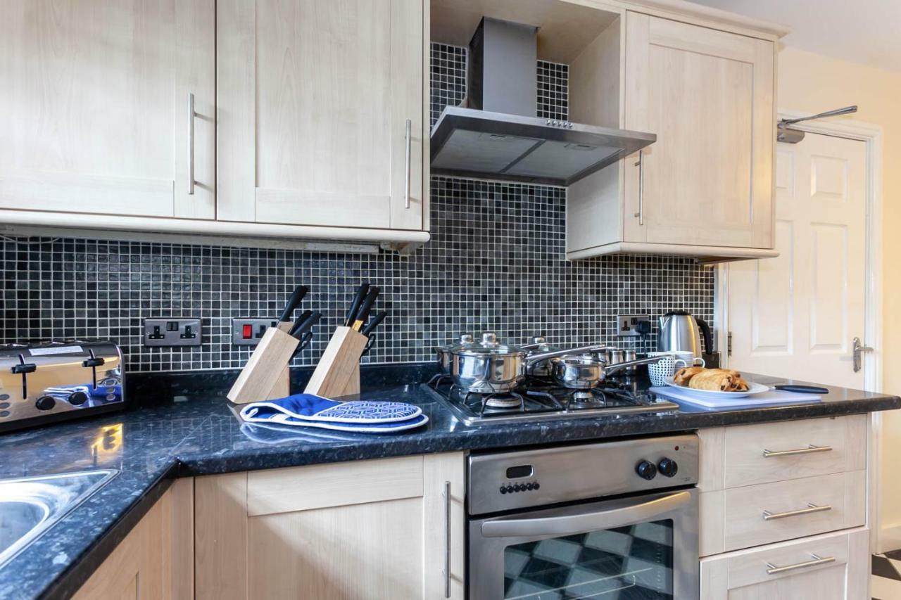 4 Bed Home, Driveway Parking Ideally Located In Latchford, Warrington - Executive St Marys House エクステリア 写真