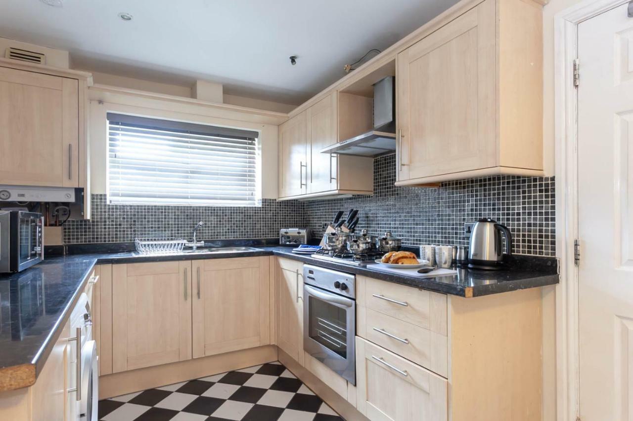 4 Bed Home, Driveway Parking Ideally Located In Latchford, Warrington - Executive St Marys House エクステリア 写真