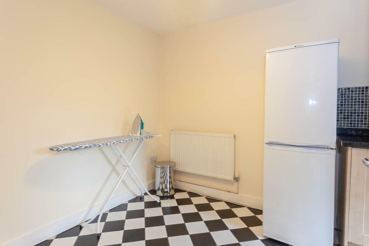 4 Bed Home, Driveway Parking Ideally Located In Latchford, Warrington - Executive St Marys House エクステリア 写真