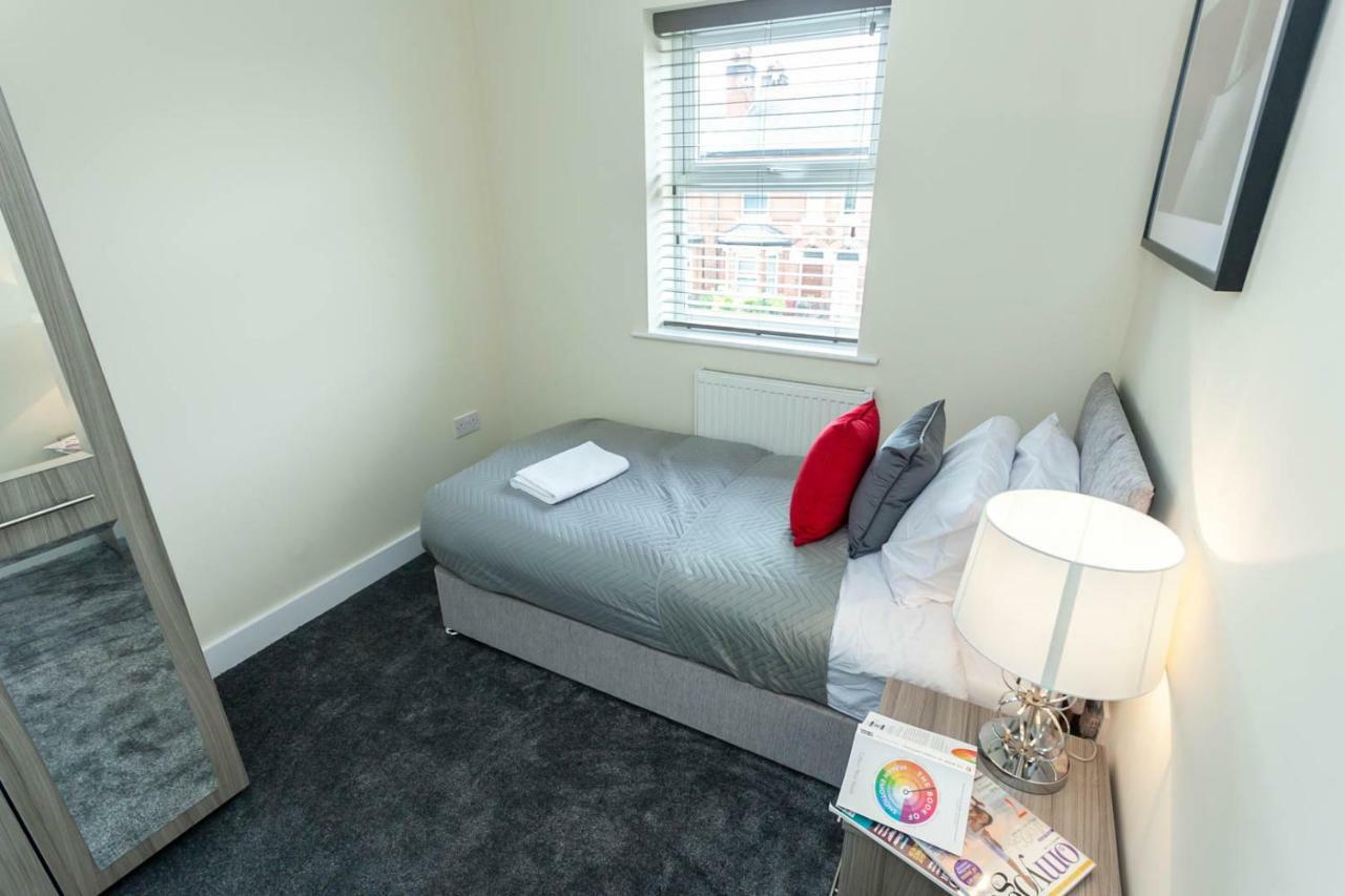 4 Bed Home, Driveway Parking Ideally Located In Latchford, Warrington - Executive St Marys House エクステリア 写真