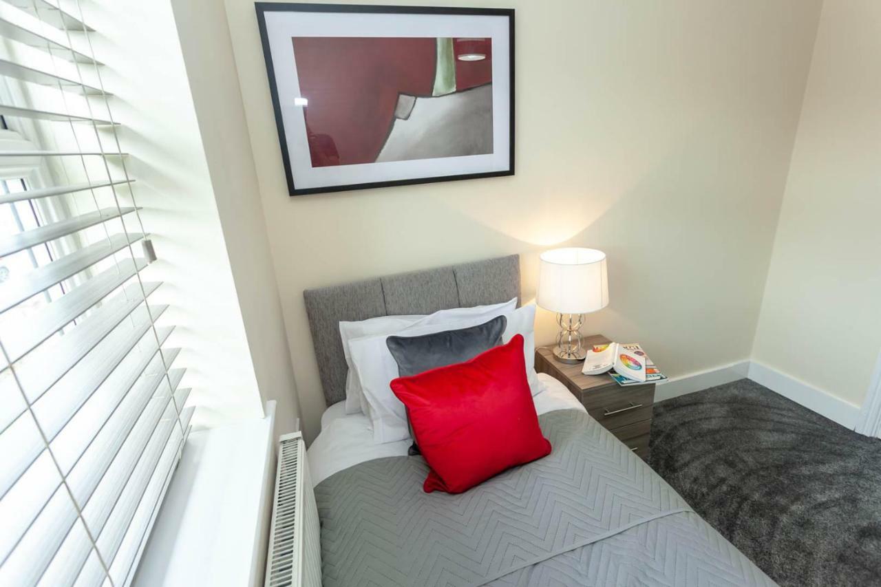 4 Bed Home, Driveway Parking Ideally Located In Latchford, Warrington - Executive St Marys House エクステリア 写真