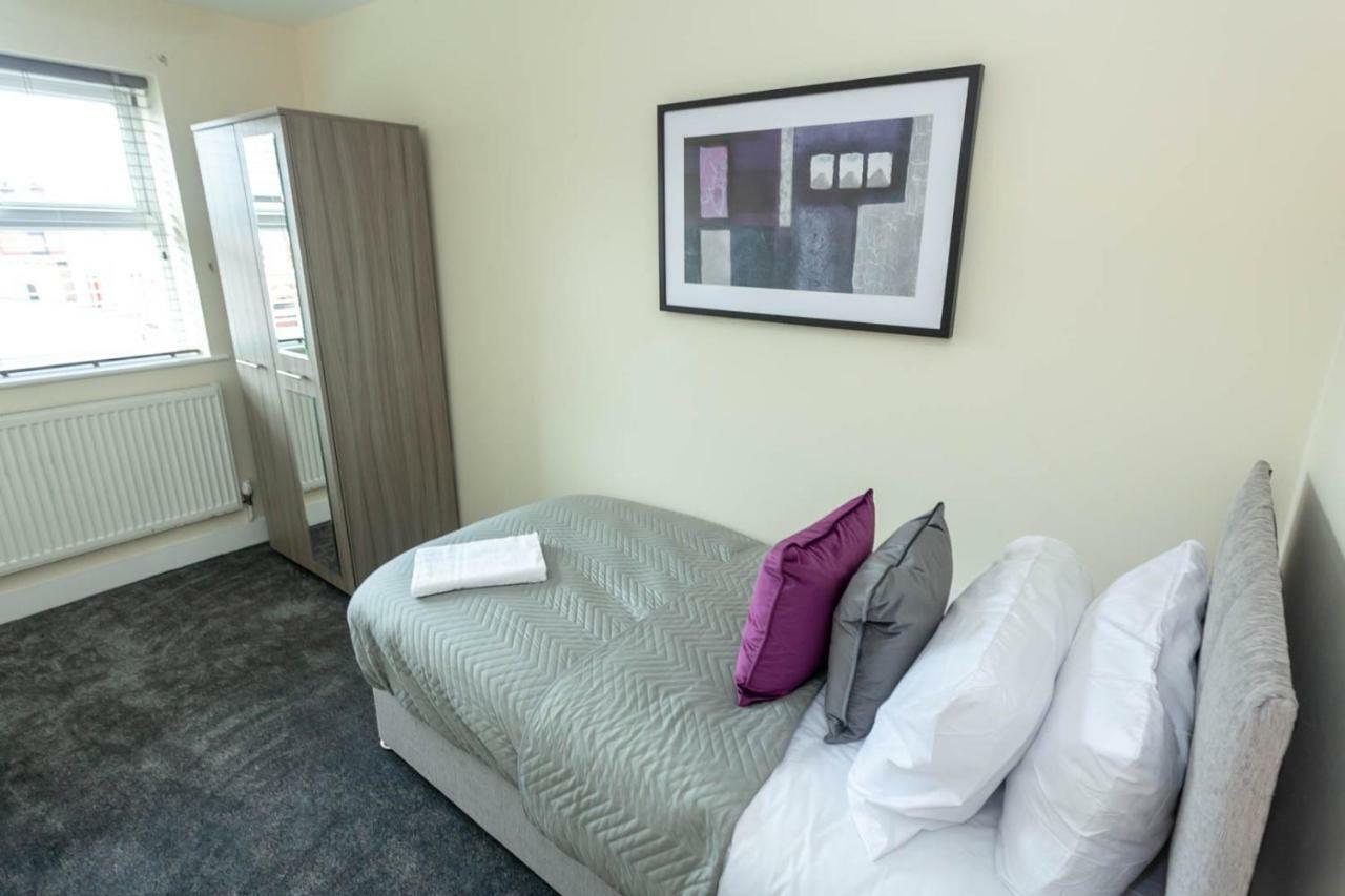 4 Bed Home, Driveway Parking Ideally Located In Latchford, Warrington - Executive St Marys House エクステリア 写真