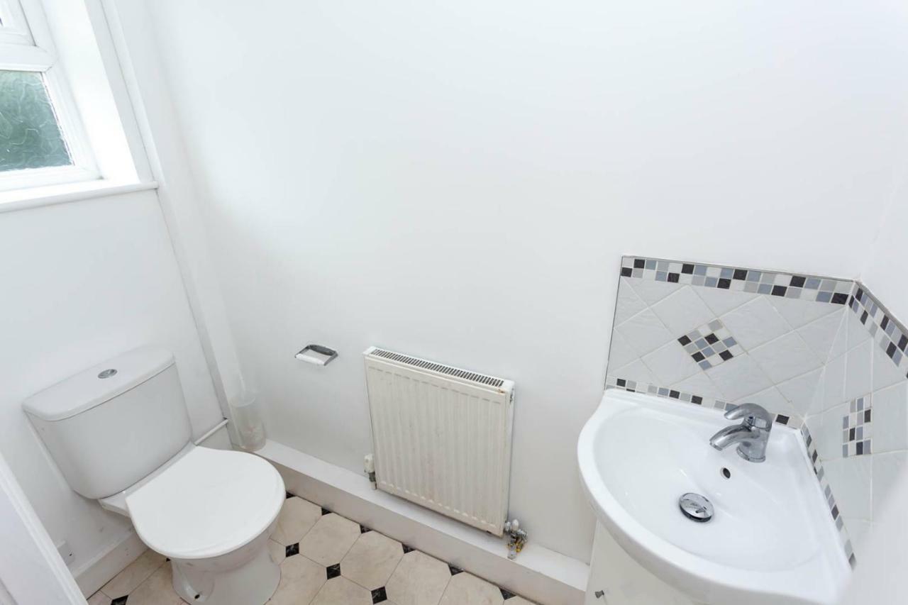 4 Bed Home, Driveway Parking Ideally Located In Latchford, Warrington - Executive St Marys House エクステリア 写真