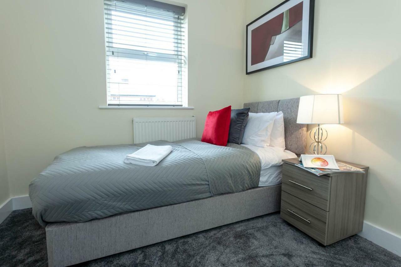 4 Bed Home, Driveway Parking Ideally Located In Latchford, Warrington - Executive St Marys House エクステリア 写真